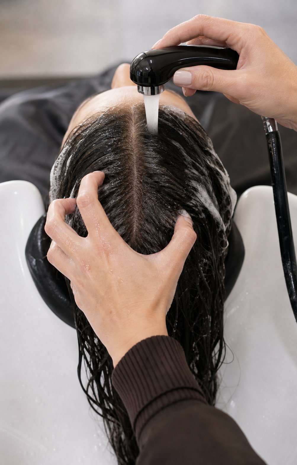 Temporary root pigment rinsing out with shampoo